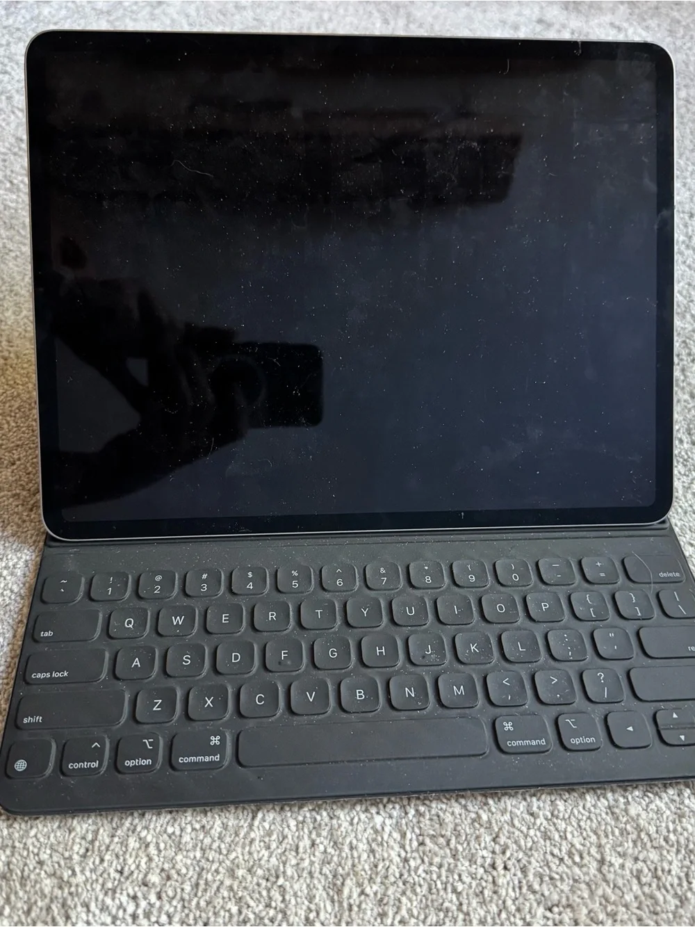 iPad pro 12.9-inch 6th generation Apple keyboard Bluetooth CASE ONLY